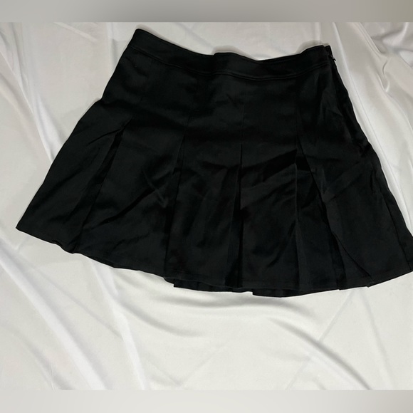 Hollister Black High Waisted Pleaded Skirt - Picture 4 of 9